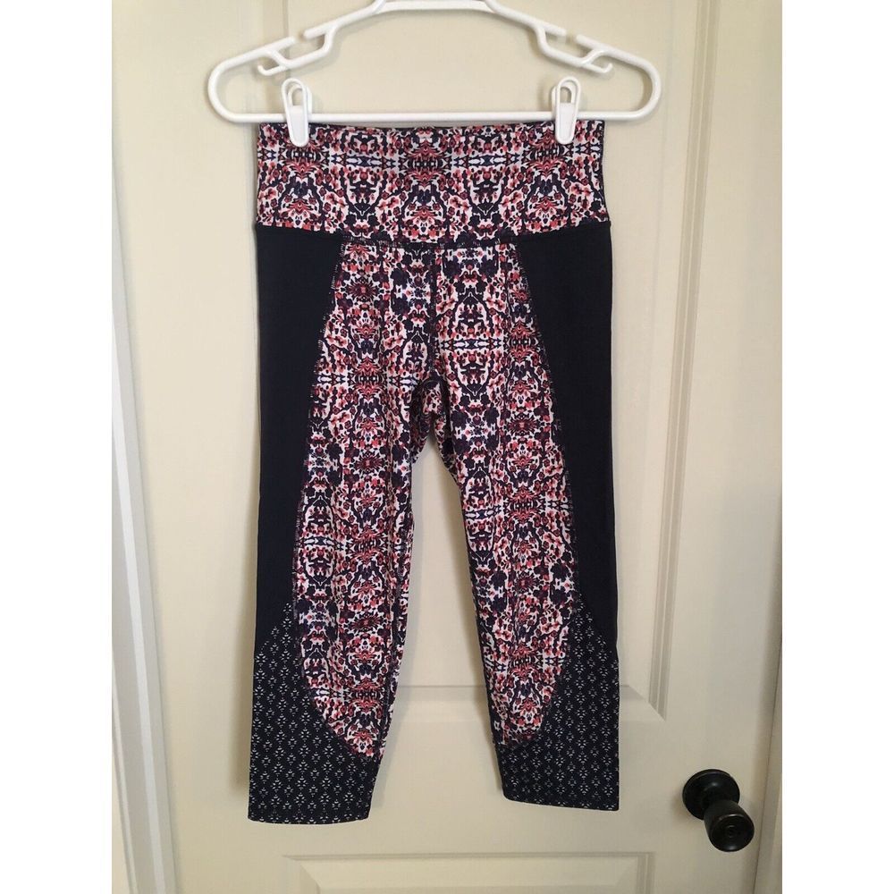 Athleta Women's Crop Capri Chaturanga Leggings Multicolor Activewear Sz Small